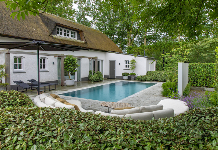 Landelijke tuin met overloop zwembad